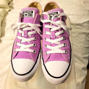 LILAC CONVERSE CHUCKS